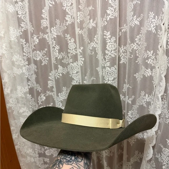Elegant Olive Hat with Tan Band - Picture 3 of 4